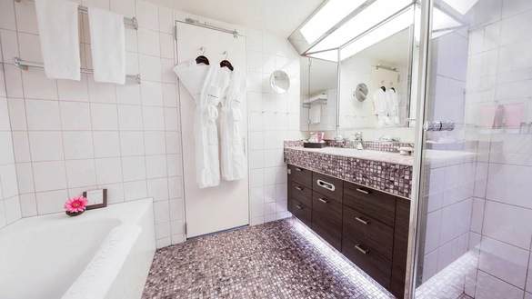 Hapag-Lloyd Cruises Ms Europa Veranda Suite Bathroom.jpg